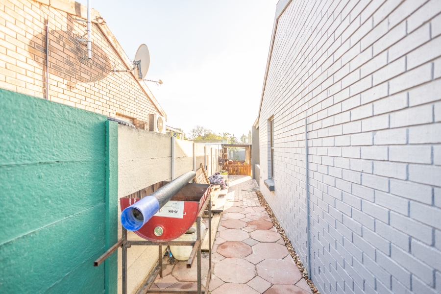 2 Bedroom Property for Sale in Zoo Park Western Cape
